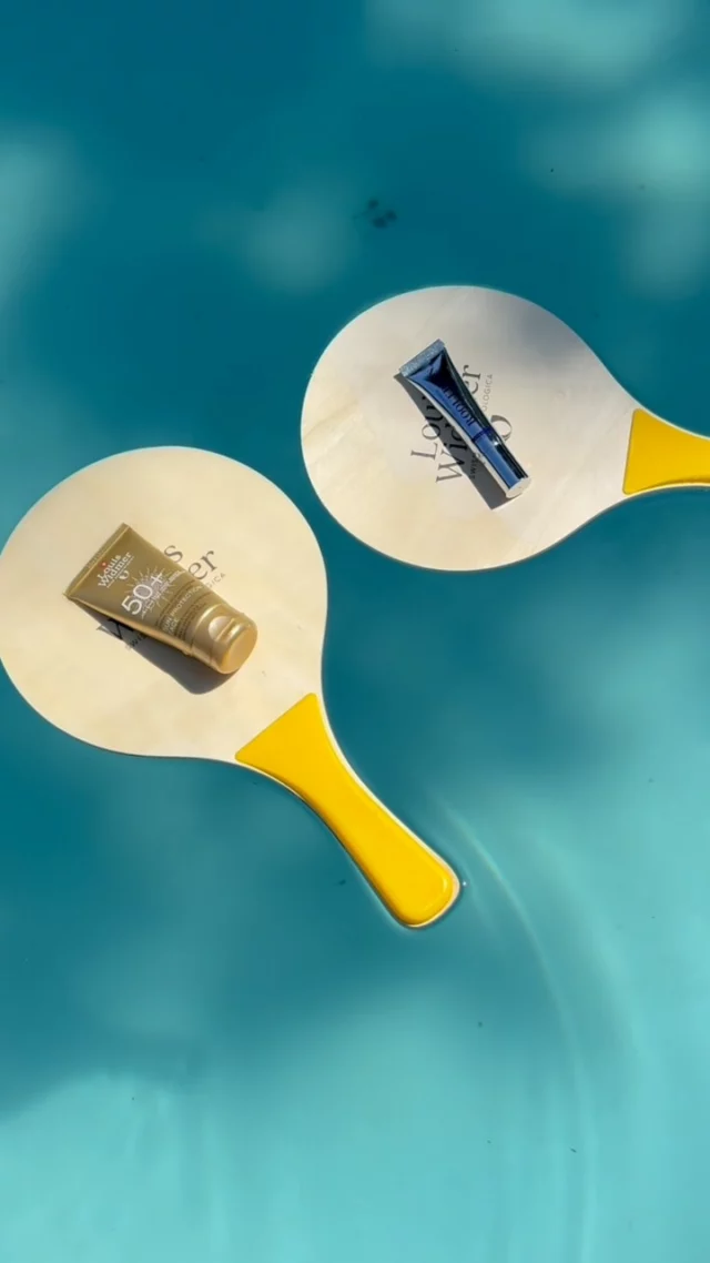Onze summer essentials voor jouw perfecte zomer! ☀️🌊⛱️ Spot jij ze in de video? 

@coola 
@dopper_official 
@elvou.life 
@louiswidmerofficial 
@roquebrun.tan 
@bountifulthenaturalway 
@lepelclub 
@catchtheplanegame 

#drogist #drogisterij #schoonheidssalon #schoonheidsspecialist #summer