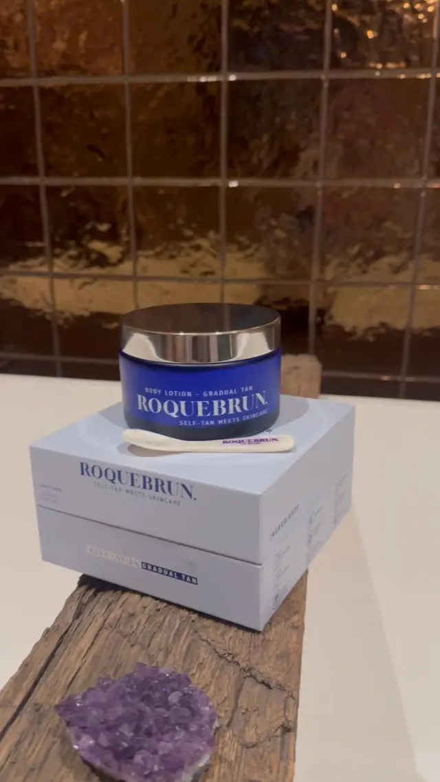 Die sunkissed glow van vakantie nog even vasthouden? ✨ Met de verzorgende Gradual Tan Body Lotion van @roquebrun.tan geef je je huid precies wat ze nodig heeft. 🤍💙

Een voedende bodylotion die je huid verzorgt én tegelijkertijd zorgt voor een subtiele, opbouwbare teint. Zo blijft je huid heerlijk zacht en creëer of behoud je die natuurlijke, sunkissed glow. Ook lang nadat je vakantie voorbij is. ☀️

Ook verkrijgbaar in een skincare variant voor je gezicht.

#Roquebrun #GradualTan #Bodycare #Sunkissed #Skincare